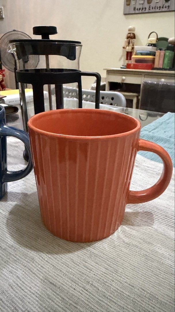 Coffee Press and 2 Coffee Mugs (Category: Coffee & Tea Tableware) located in Taguig. Submitted by averagedude88 (Listing ID 1423548227, Image 3). Description: Barely used since these are extra items intended for guests only. .