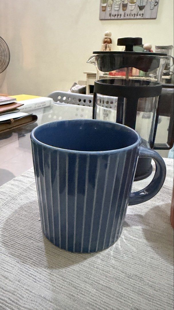 Coffee Press and 2 Coffee Mugs (Category: Coffee & Tea Tableware) located in Taguig. Submitted by averagedude88 (Listing ID 1423548227, Image 2). Description: Barely used since these are extra items intended for guests only. .
