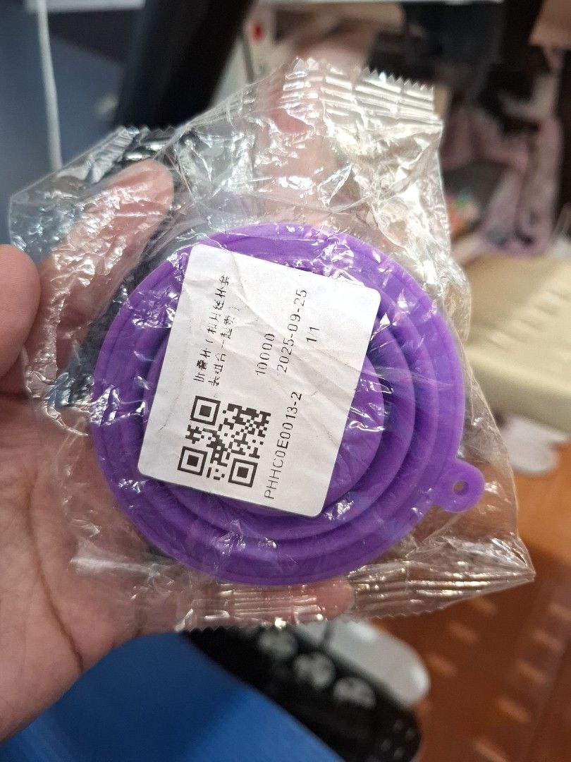 Collapsible Purple Cup Silicon (Category: Water Bottles & Tumblers) located in Quezon City. Submitted by an.marie (Listing ID 1423465693, Image 1). Description: .