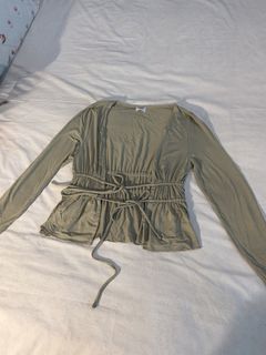 (Category: ) located in . Submitted by ienies_closet (Listing ID 1423493260, Image 1). Description: .