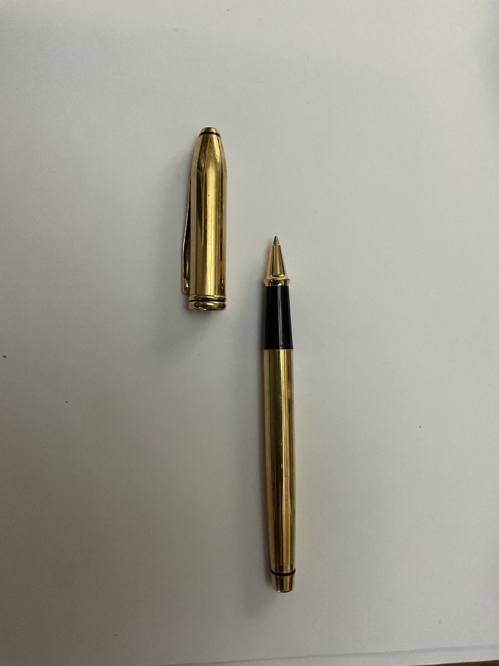 Cross Gold 18k Rollerball Pen (Category: Luxury Accessories) located in Las Pinas. Submitted by ydnam0815 (Listing ID 1423465464, Image 3). Description: Cross townsend 18k ballpoint pen No box Slightly used.