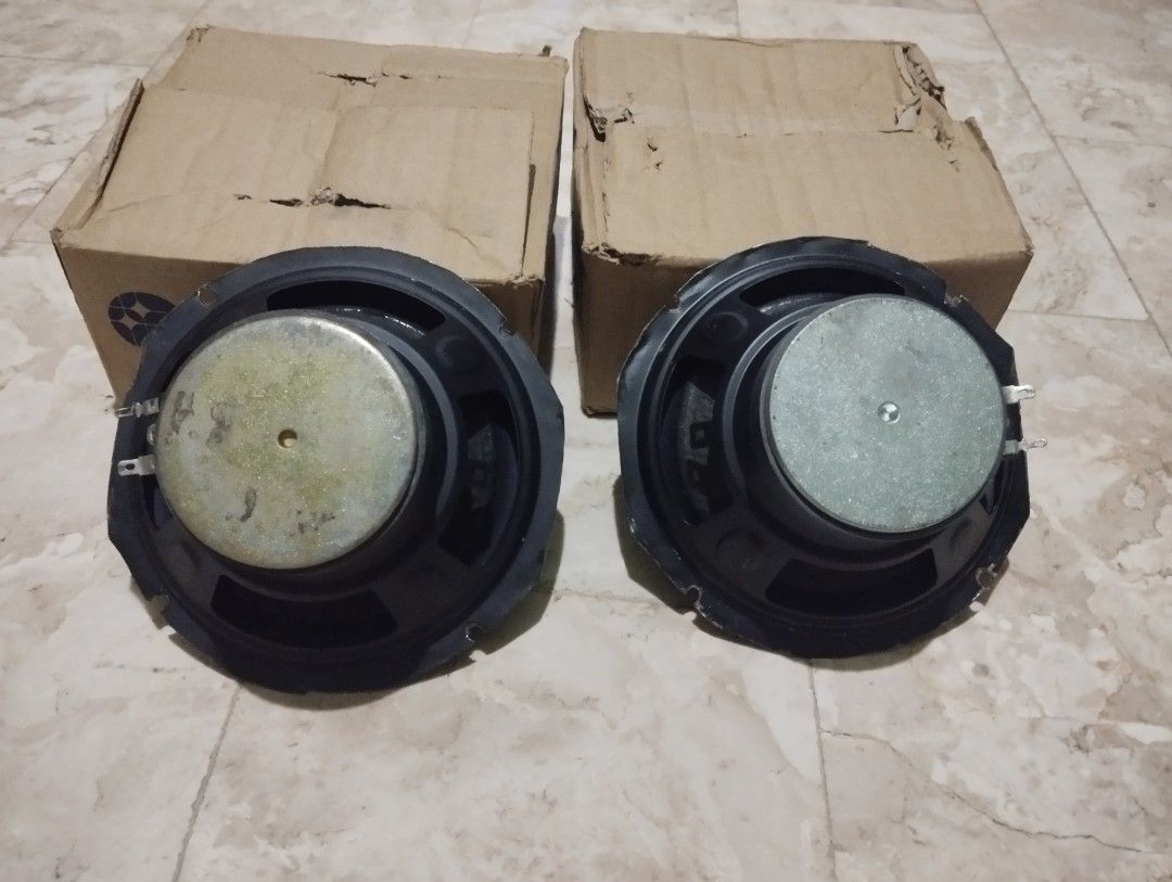 Crown HW 6505 pair modified for with frame edge (Category: Soundbars, Speakers & Amplifiers) located in Muntinlupa City. Submitted by loweebiton5412 (Listing ID 1423444463, Image 2). Description: Crown HW 6505 modified for with frame edge SELLING pair Crown HW-6505 6.5" Speaker Woofer Speaker 50 watts 8 ohms di masyado nagamit , na modify yung frame o binawasan pero di naman nadali ang tunog , maganda tumonog pamalit sa hifi speaker nyo, pang aud
