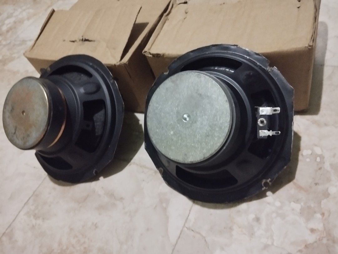 Crown HW 6505 pair modified for with frame edge (Category: Soundbars, Speakers & Amplifiers) located in Muntinlupa City. Submitted by loweebiton5412 (Listing ID 1423444463, Image 3). Description: Crown HW 6505 modified for with frame edge SELLING pair Crown HW-6505 6.5" Speaker Woofer Speaker 50 watts 8 ohms di masyado nagamit , na modify yung frame o binawasan pero di naman nadali ang tunog , maganda tumonog pamalit sa hifi speaker nyo, pang aud
