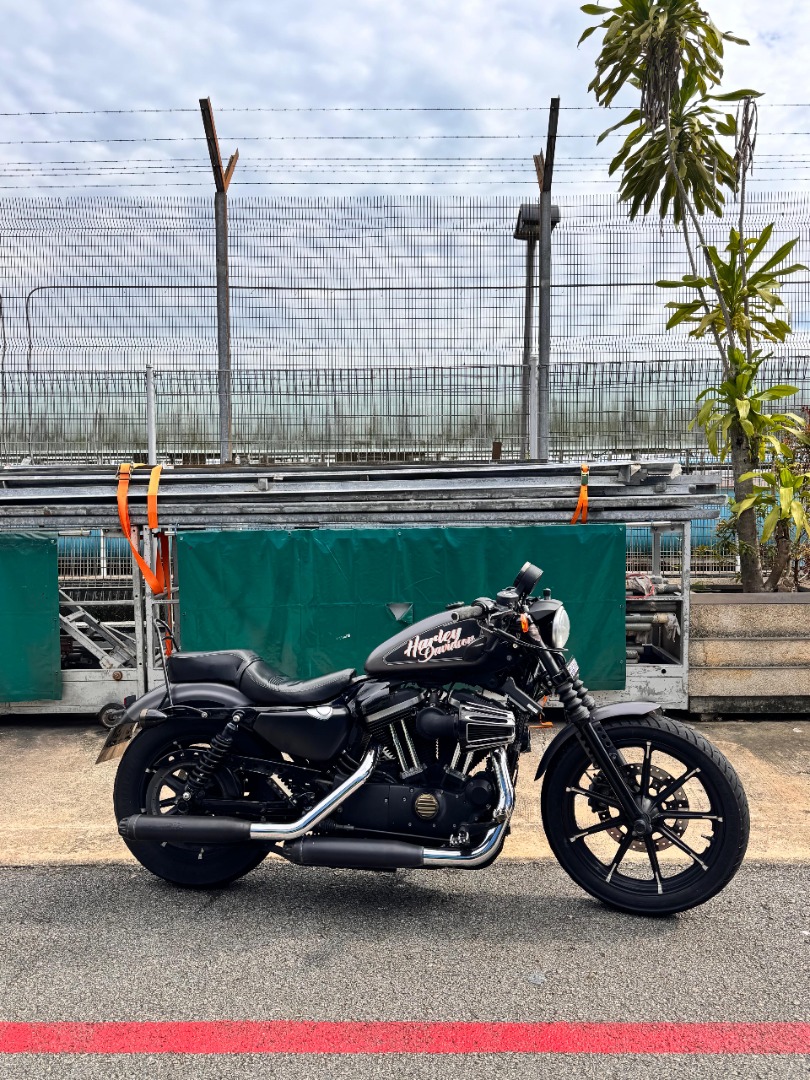 Dec/2035 Harley Davidson Iron 883 XL883N ( Pristine Condition ) ( Comes ...