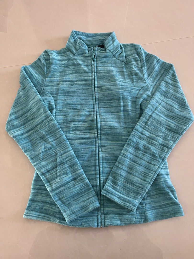 Decathlon Forclaz 200 Full Zip Fleece Jacket (Category: Coats, Jackets and Outerwear) located in Daet. Submitted by pollenbeeshop (Listing ID 1423480767, Image 1). Description: - Teal Decathlon Forclaz 200 fleece jacket - Size: XS - Features a full zip and high collar -maganda sa winter pang layering size is 2xs but runs big can fit hnggang Small wirn once.