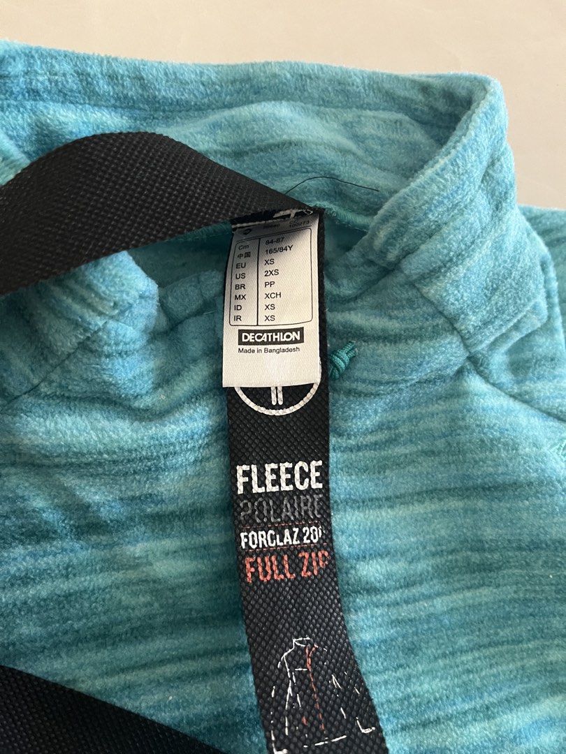 Decathlon Forclaz 200 Full Zip Fleece Jacket (Category: Coats, Jackets and Outerwear) located in Daet. Submitted by pollenbeeshop (Listing ID 1423480767, Image 2). Description: - Teal Decathlon Forclaz 200 fleece jacket - Size: XS - Features a full zip and high collar -maganda sa winter pang layering size is 2xs but runs big can fit hnggang Small wirn once.