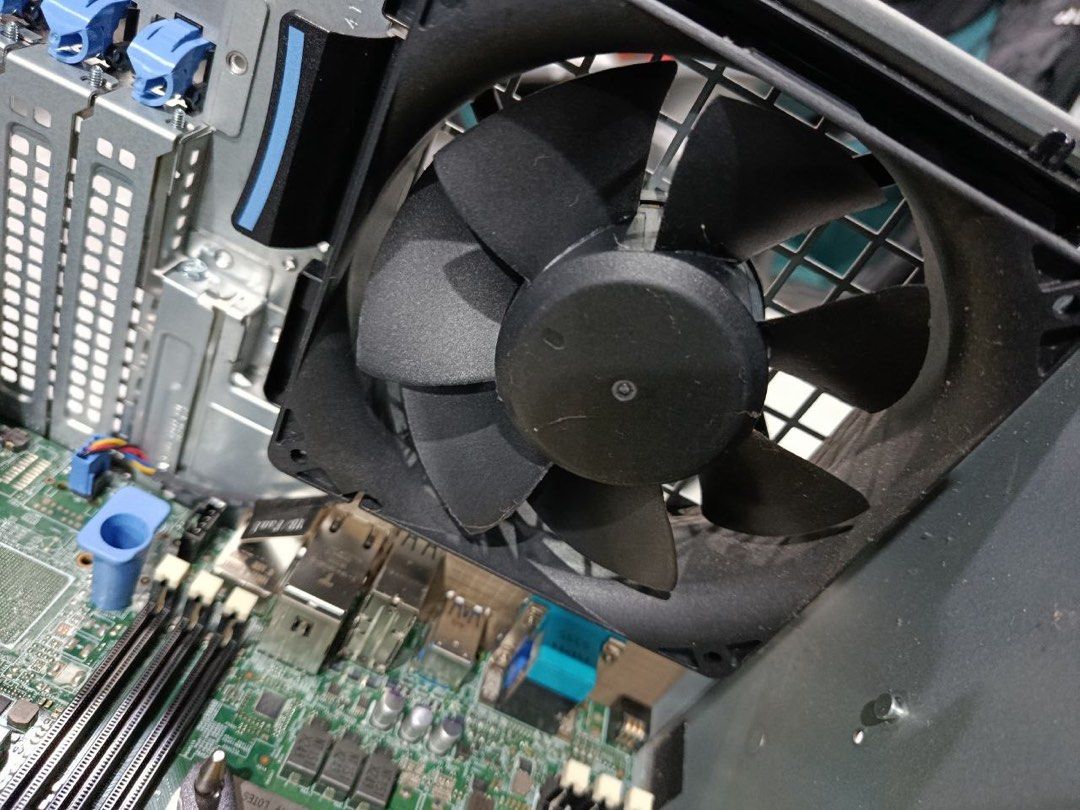 Dell EMC PowerEdge T440 Tower Server - Enterprise Performance & Expandability (Category: Desktops) located in Quezon City. Submitted by trebloyola (Listing ID 1423454706, Image 3). Description: Click link for complete specs: https://tipidpc.com/viewitem.php?iid=45162992 - Price is still negotiable RFS: Purchased for a project that did not proceed. Hindi na nagagamit Test to sawa. Meetup within QC only. Pag usapan nalang natin exact venue..