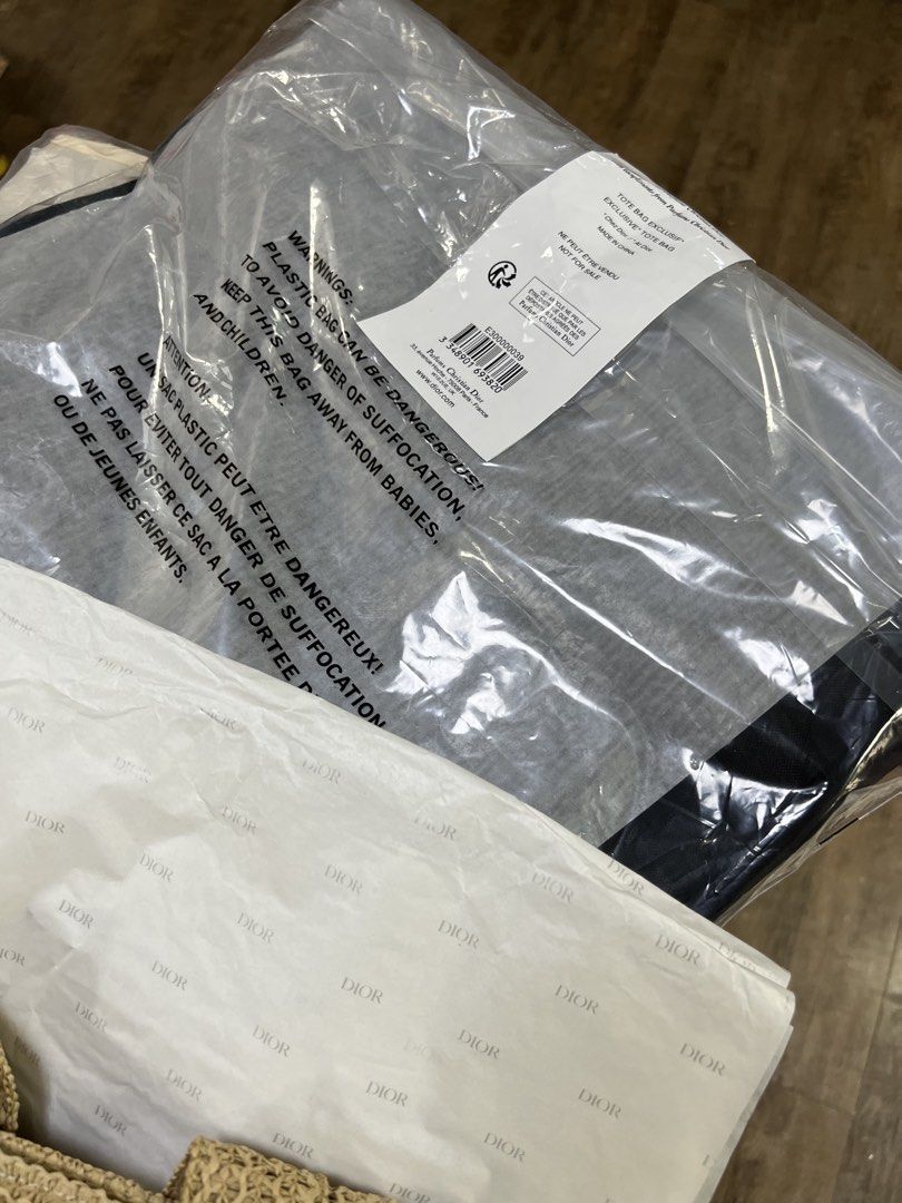 Dior Black Tote Bag gift with purchase (Category: Luxury Bags & Wallets) located in Quezon City. Submitted by DZignersbyZsa (Listing ID 1423574041, Image 3). Description: Authentic Gift with purchase item from Dior Mesh tote bag Brandnew .