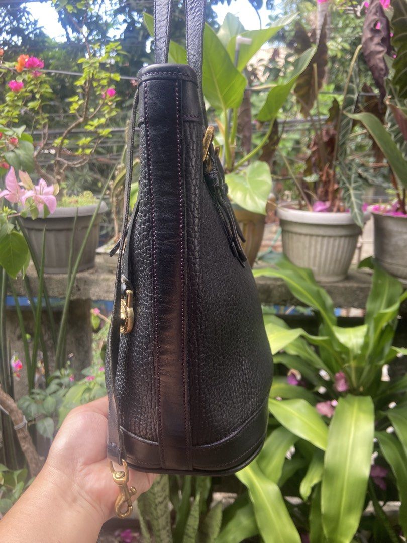 Dooney & Bourke Black Leather Tote Bag (Category: Tote Bags) located in Manila. Submitted by baglovers10 (Listing ID 1423479918, Image 3). Description: .
