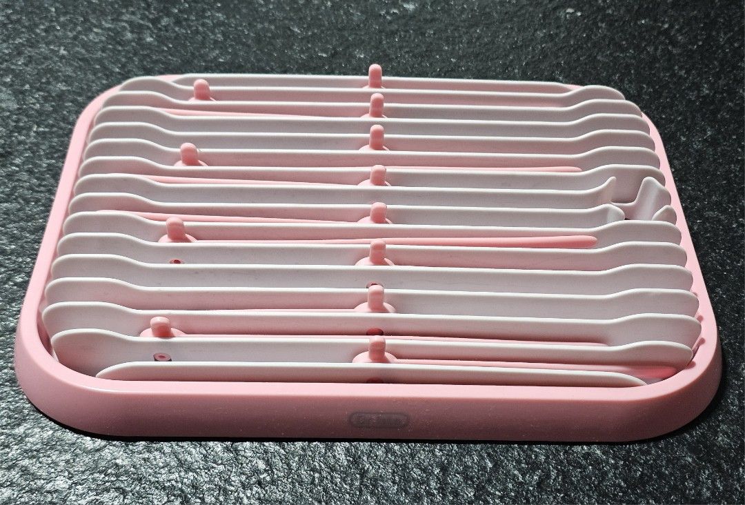 Dr. Isla Baby Bottle Drying Rack Foldable 12 Bottles (Category: Breastfeeding & Bottle Feeding) located in Paranaque City. Submitted by chigon (Listing ID 1423569965, Image 2). Description: Dr. Isla Baby Bottle Drying Rack Foldable 12 Bottles Large Capacity BPA free -200 Good as New, barely used since may dryer na sterilizer Bought for 450 📍Parañaque.