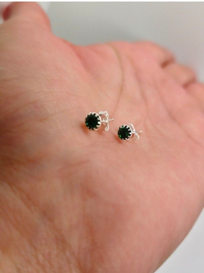 Emerald Ring and Earrings Set (Category: Earrings) located in San Mateo. Submitted by joryee (Listing ID 1423459449, Image 2). Description: -With italy 925 silver marking -Real silver -Brandnew item - Emerald ring and earrings set -Size, 7.