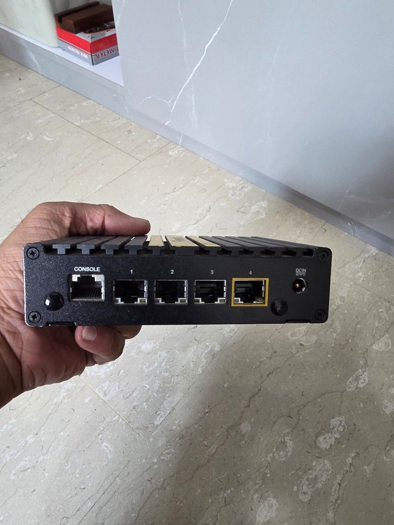 Firewalla Gold : Multi-Gigabit Cyber Security Firewall & Router ...