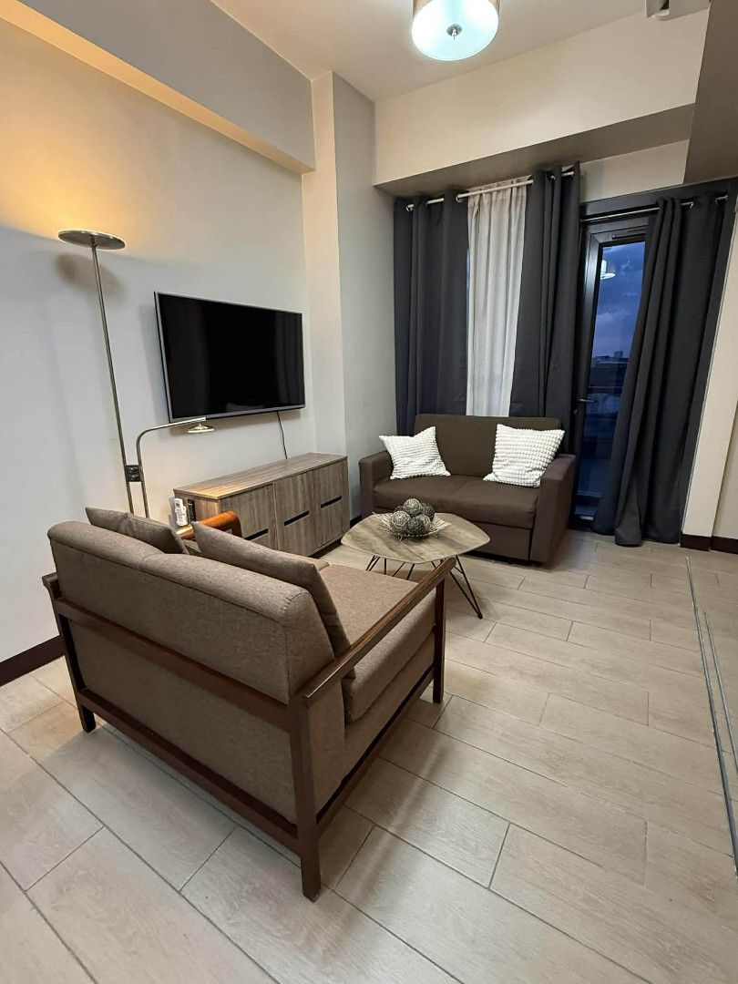 For Long Term Lease Greenbelt Hamilton Condo Unit (Category: Apartments & Condos) located in Pasig City. Submitted by authentic_rack (Listing ID 1423439508, Image 2). Description: For Long Term Lease ‼️ Greenbelt Hamilton Condominiums 1BR Unit 41.6 sqm Fully furnished Pets not allowed ❎️ Location: Legaspi Street Legaspi village Makati City 📲 Dm for queries via Carousell app message Thank you -JCV (Unit owner/ Broker / Agent).