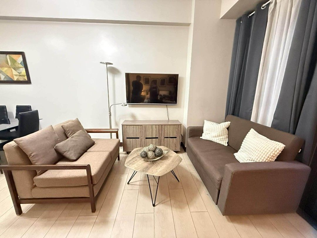 For Long Term Lease Greenbelt Hamilton Condo Unit (Category: Apartments & Condos) located in Pasig City. Submitted by authentic_rack (Listing ID 1423439508, Image 3). Description: For Long Term Lease ‼️ Greenbelt Hamilton Condominiums 1BR Unit 41.6 sqm Fully furnished Pets not allowed ❎️ Location: Legaspi Street Legaspi village Makati City 📲 Dm for queries via Carousell app message Thank you -JCV (Unit owner/ Broker / Agent).