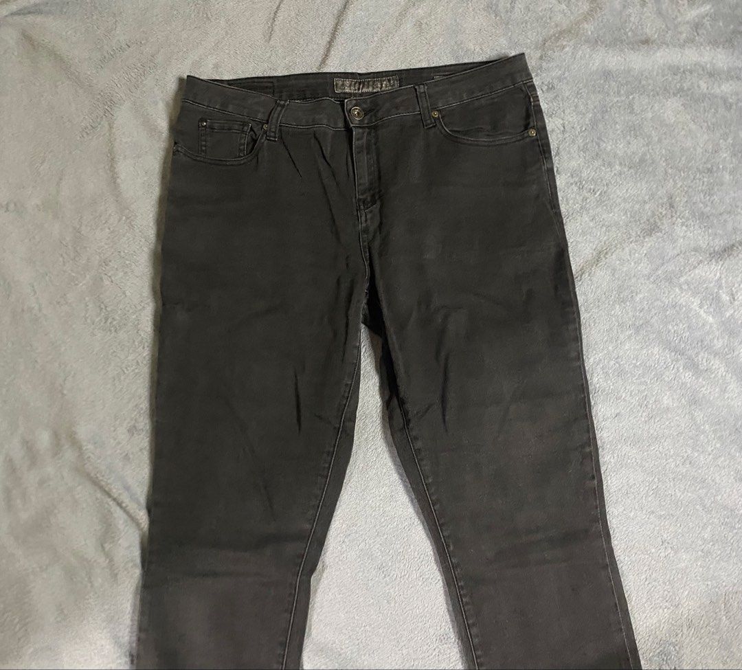 Guess Power Curvy Mid Jeans (Category: Jeans) located in Manila. Submitted by rielilac (Listing ID 1423563730, Image 1). Description: 32 on tag has a little stretch waist: 36 length: 39 rise: 10.
