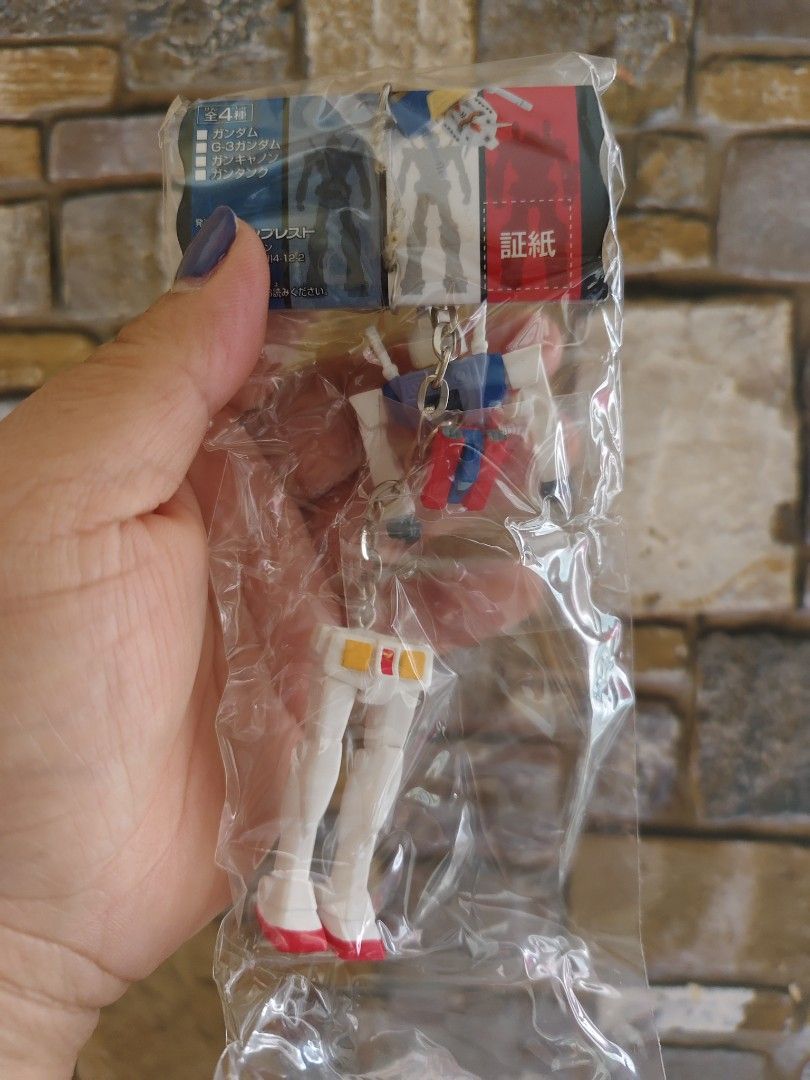 Gundam RX-78-2 Keychain (Category: Character Goods) located in La Trinidad. Submitted by syakniseph1105 (Listing ID 1423491721, Image 2). Description: - Gundam RX-78-2 keychain - Detachable design - Still sealed in original packaging - Includes Gundam's torso and legs - Perfect for Gundam fans and collectors.