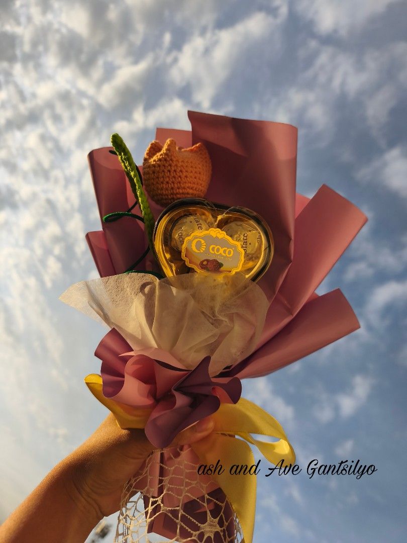 Handmade Crochet Flower Bouquet (Category: Flowers & Bouquets) located in Manila. Submitted by matenti99 (Listing ID 1423482651, Image 2). Description: starts @150 pesos for the mini bouquets 250 for sunflower 250 for tulip and chocolates - Handmade crochet flower bouquets - Available in various designs (sunflowers, roses, tulips, etc.) - Perfect for gifts and decorations - Some bouquets include chocolates - Each bouquet is carefully crafted - Wr