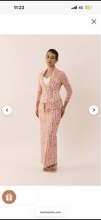 (Category: ) located in . Submitted by fullwardrobe94 (Listing ID 1423602800, Image 1). Description: .