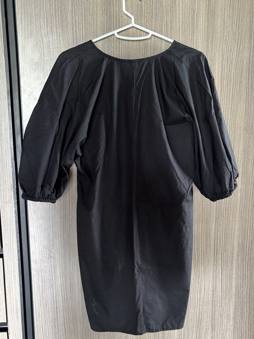 H&M | Puff Sleeve Dress (Category: Dresses) located in Iloilo. Submitted by mn.067 (Listing ID 1423557474, Image 3). Description: XS on tag but fits S No flaws, barely used.