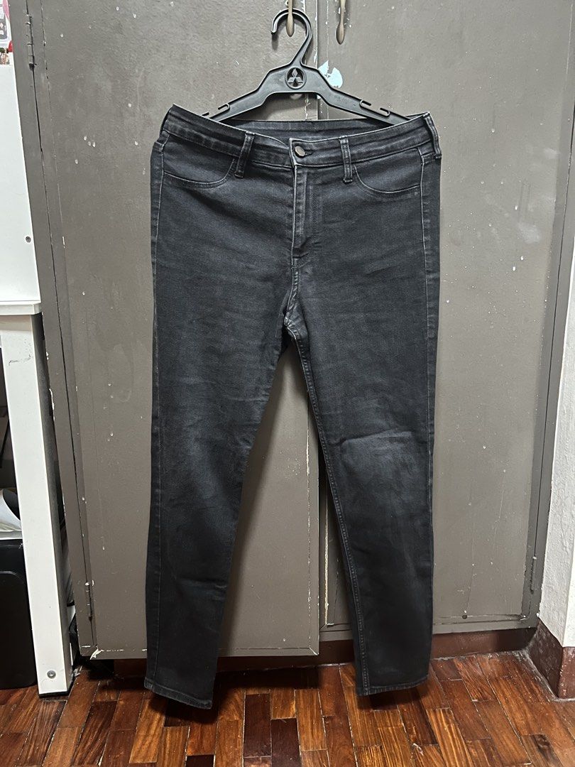 H&M Skinny Ankle Jeans (Category: Jeans) located in Quezon City. Submitted by nize__ (Listing ID 1423523115, Image 2). Description: -size: 28 - authentic -fixed price ❗️ if getting 3 or more items from my listings, can give discount.
