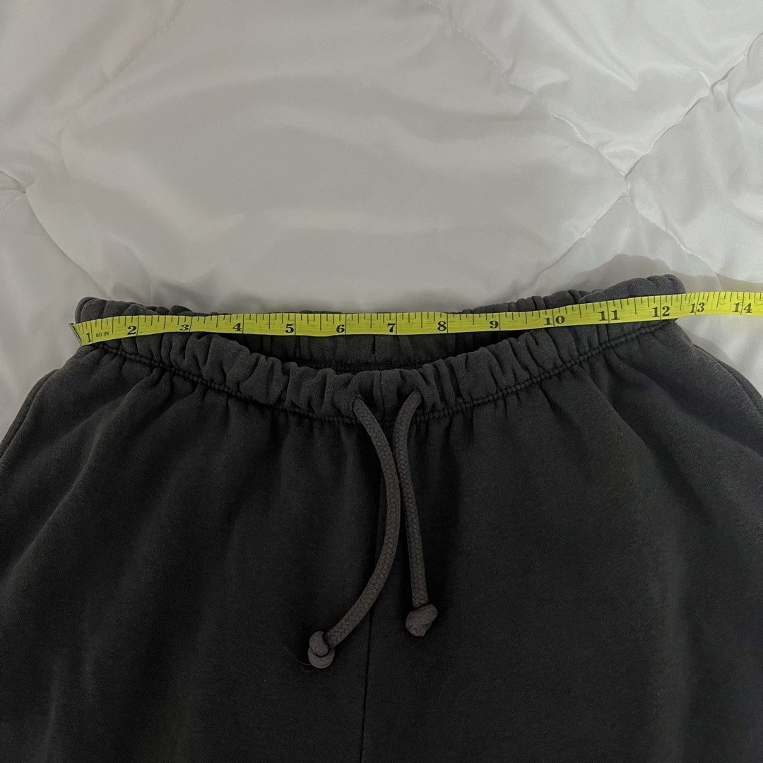[SOLD] H&M Wide Leg Joggers (Category: Other Bottoms) located in Manila. Submitted by loliscloset (Listing ID 1423574980, Image 2). Description: color: dark gray size: xs no when-worn photos strictly no returns or refunds no cod payment: gcash courier: j&t or spx (sf shouldered by buyer) please message only if you’re a sure buyer.