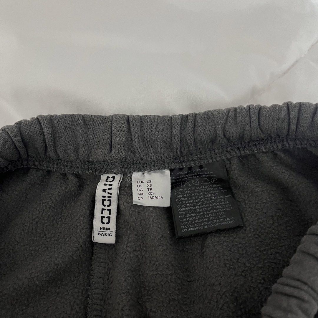 [SOLD] H&M Wide Leg Joggers (Category: Other Bottoms) located in Manila. Submitted by loliscloset (Listing ID 1423574980, Image 3). Description: color: dark gray size: xs no when-worn photos strictly no returns or refunds no cod payment: gcash courier: j&t or spx (sf shouldered by buyer) please message only if you’re a sure buyer.