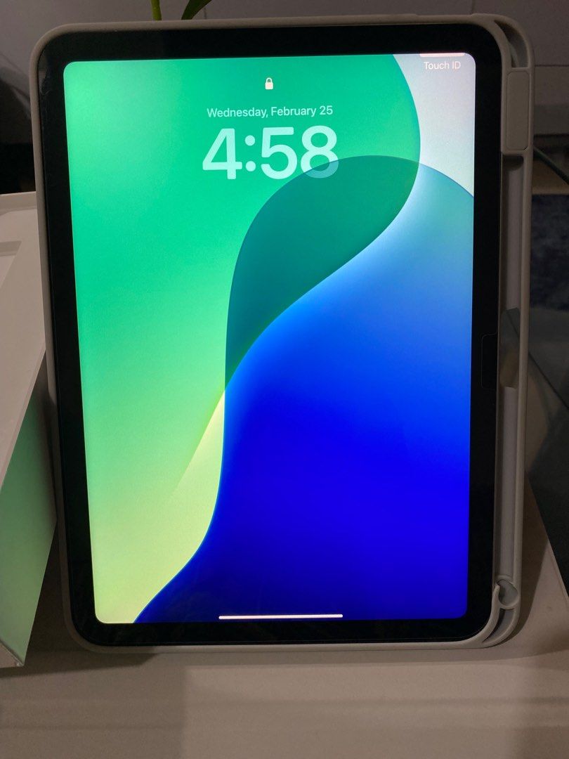 iPad 11th Gen WIFI Silver 128gb (Category: iPad) located in Cavite. Submitted by shramone (Listing ID 1423470595, Image 1). Description: -picture of receipt -100% battery life -original box and accesories - smooth, just 1 single small dent yun lang - Auto Pass sa low baller.