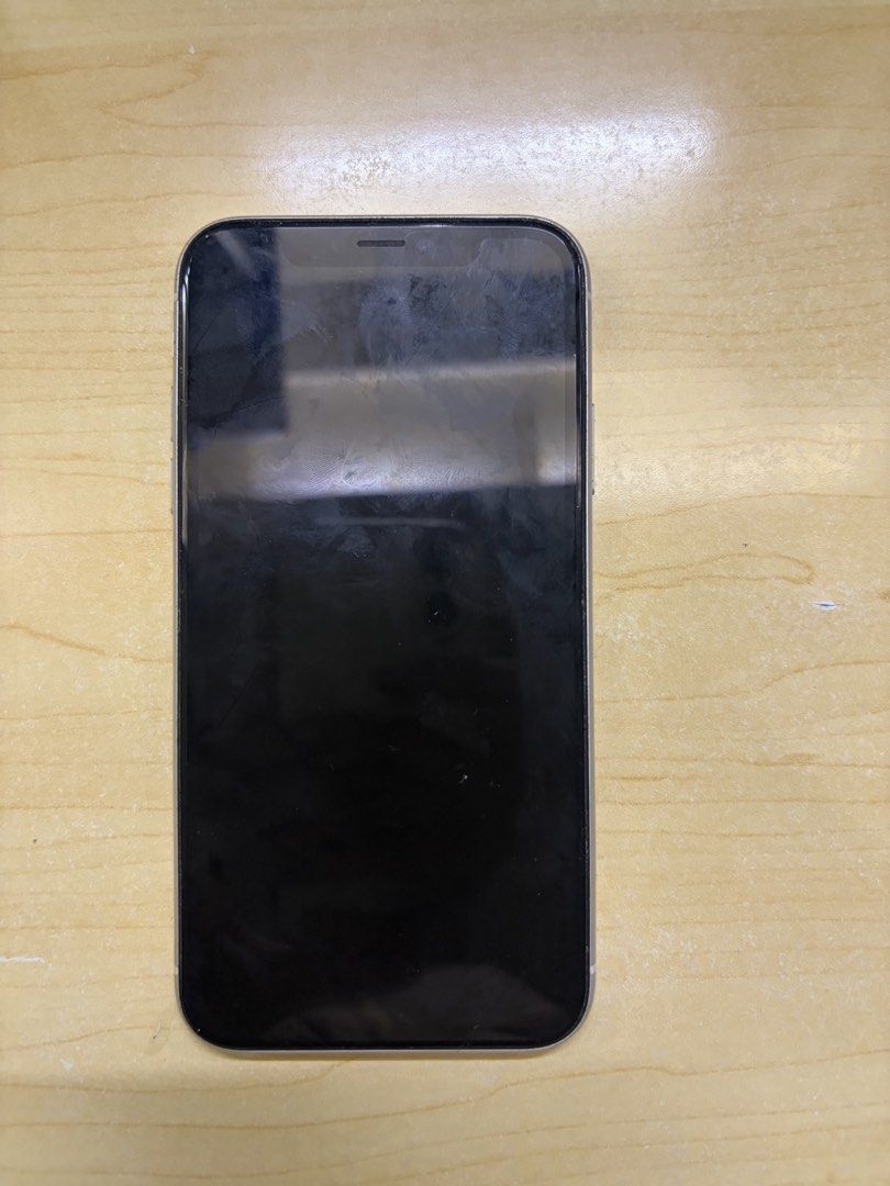 iPhone Xr White 64GB (Category: iPhone X Series) located in Paranaque City. Submitted by chescameow (Listing ID 1423537279, Image 2). Description: RFS Old phone! - 64GB - Sim locked to Globe - ios 18.7.5 - Battery health: 77% - will use my iPhone 11 box for packaging since I lost it the original box lol - Location: Paranaque or Makati.