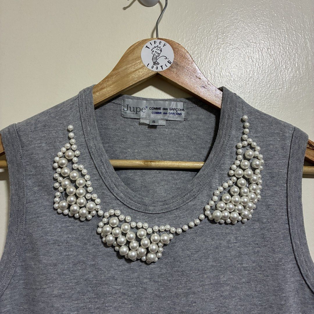 Jupe by Jackie | Comme des Garcons Tank Top (Category: Sleeveless) located in Cabuyao City. Submitted by fffrag (Listing ID 1423557708, Image 2). Description: Width: 16" Length: 23".
