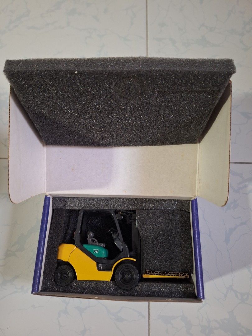 Komatsu BX50 Series 1:24 Scale Model Forklift (Category: Vehicle & Diecast Models) located in Singapore. Submitted by dlreriri (Listing ID 1423536885, Image 2). Description: - Komatsu BX50 Series forklift model - 1:24 scale - Brand new - In original packaging - Detailed replica - Perfect for collectors - Collect at Boon Lay MRT station.