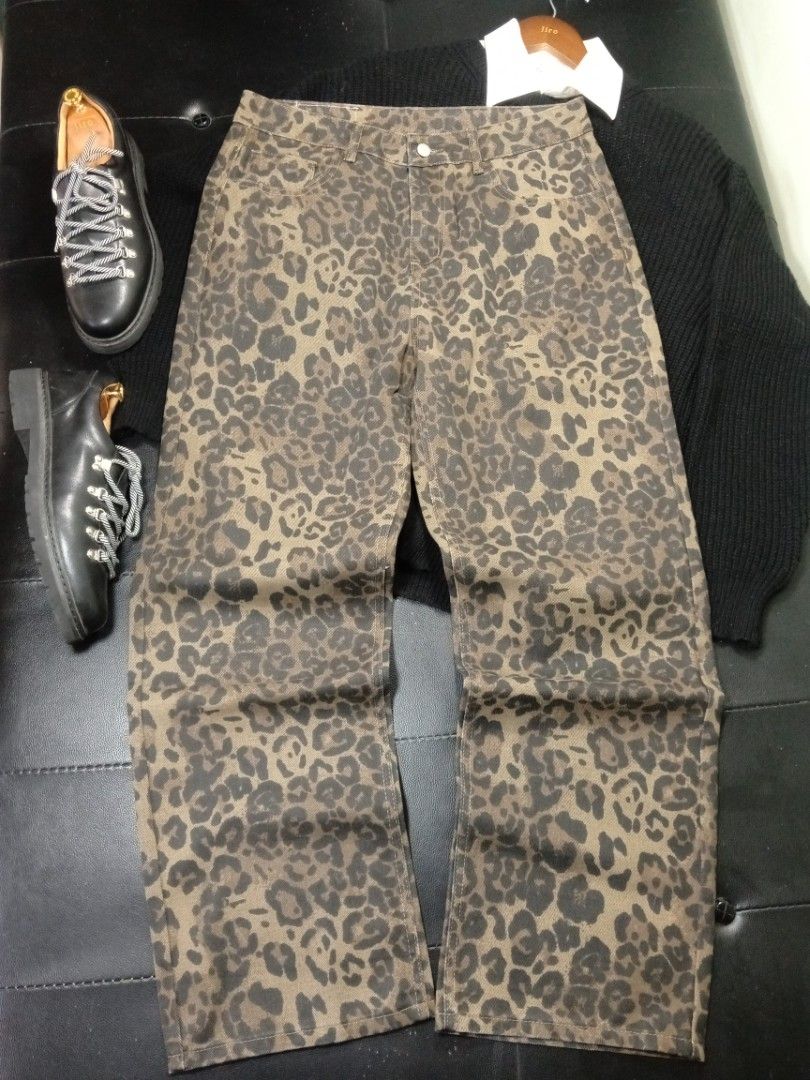 Kunai Leopard Baggy Pants (Category: Jeans) located in Quezon City. Submitted by jiro_uchiha (Listing ID 1423529195, Image 1). Description: Stylish Kunai jeans featuring a unique leopard print design. Sizes available: Large x5 W 34 L 42.5 H 9.7 Novaliches QC meet up/pick up/shipping..
