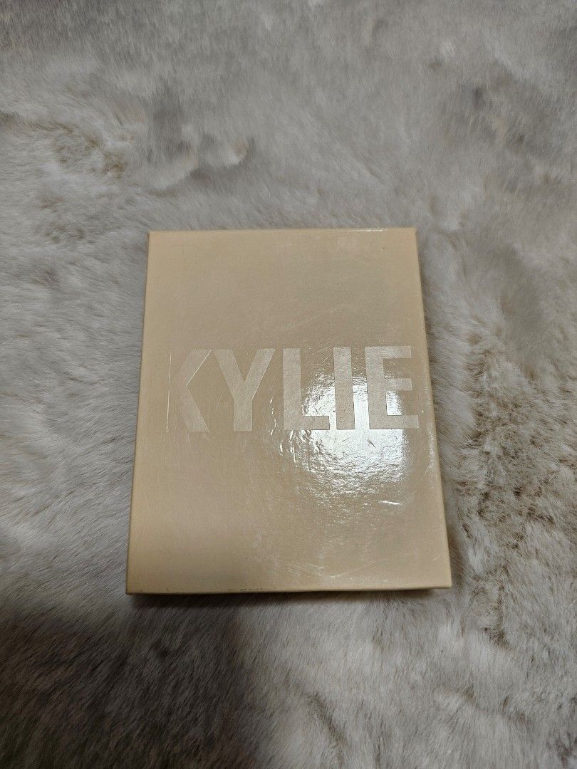Kylie Cosmetics Highlighter (Category: Makeup) located in Manila. Submitted by heartallthingspretty (Listing ID 1423552725, Image 2). Description: Kylie Pressed Illuminating Highlighter French Vanilla 9.50grams swatched Kylie Cosmetics highlighter. The product is in a square compact with a mirror. The highlighter itself is a light, shimmery shade. The compact is a light beige color with the brand name printed on the front..