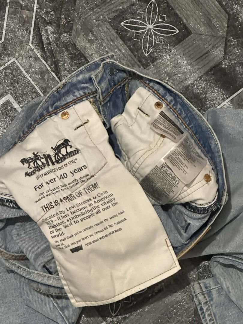 Levi's 513 Slim Taper Fit Jeans Leather patch (Category: Jeans) located in Dumaguete. Submitted by velesvin (Listing ID 1423468868, Image 3). Description: - Levi's 512 Slim Taper Fit jeans - Light wash - Slim fit with tapered leg - Classic Levi's red tab and leather patch - Button fly - Classic five-pocket design - Celebrating over 40 years.