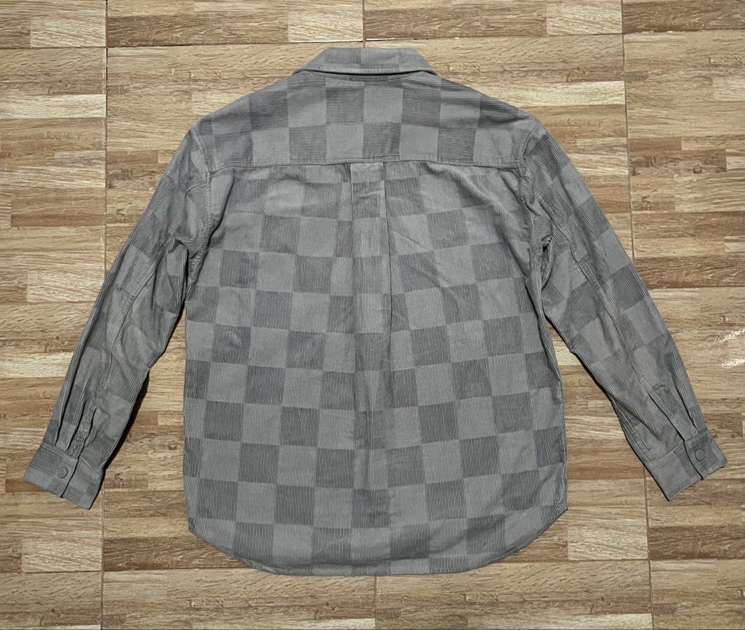 Levi's Checkered Corduroy Shirt (Category: Tshirts & Polo Shirts ) located in Manila. Submitted by thrifteracollection24 (Listing ID 1423562190, Image 2). Description: Levi’s Corduroy❗️❗️❗️ Excellent condition Authentic and legit Color rate: 10/10 Medium on tag Dimension Width: 22 Length 28 Price: 849 Php Dm me to purchase🫶🛒 Location: Mangaldan, Pangasinan.