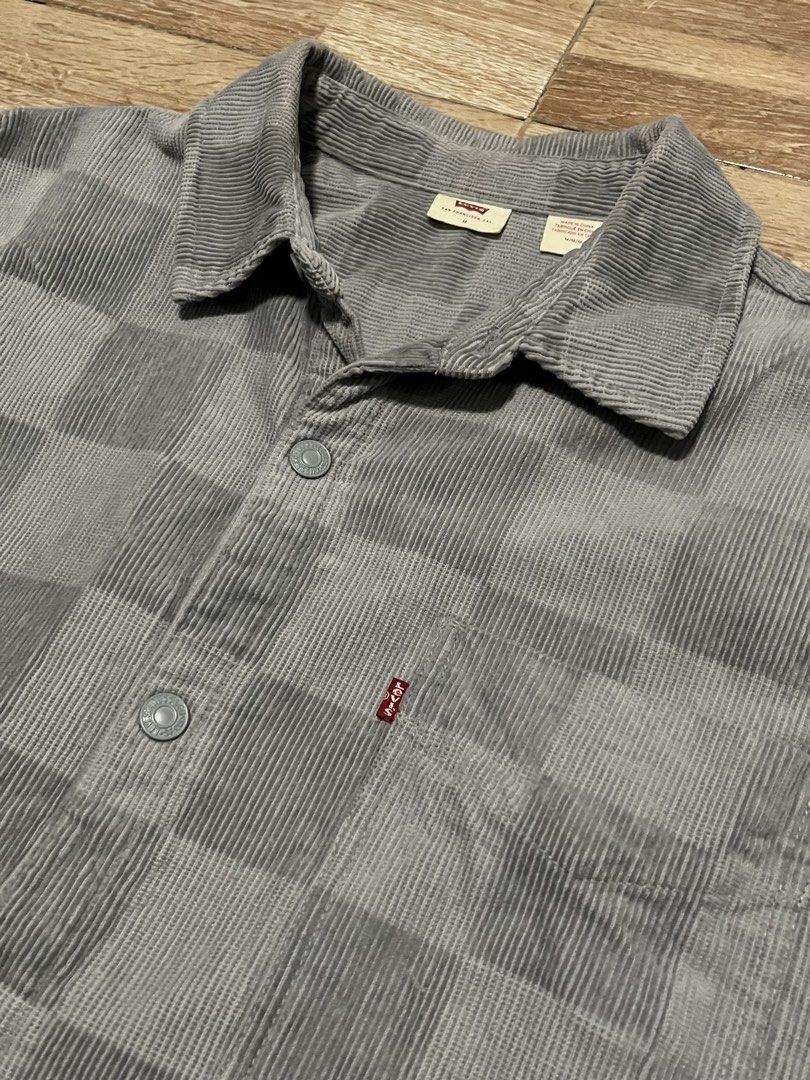 Levi's Checkered Corduroy Shirt (Category: Tshirts & Polo Shirts ) located in Manila. Submitted by thrifteracollection24 (Listing ID 1423562190, Image 3). Description: Levi’s Corduroy❗️❗️❗️ Excellent condition Authentic and legit Color rate: 10/10 Medium on tag Dimension Width: 22 Length 28 Price: 849 Php Dm me to purchase🫶🛒 Location: Mangaldan, Pangasinan.