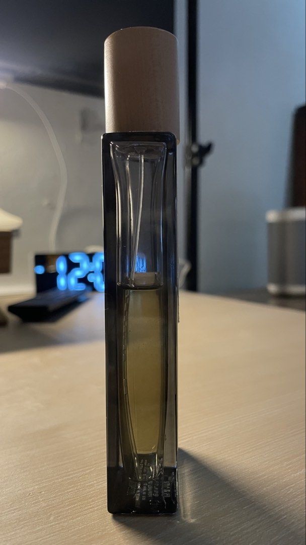 Loewe 7 Anónimo Eau de Parfum (Category: Fragrance & Deodorants) located in Pasig City. Submitted by xtiansa (Listing ID 1423614593, Image 3). Description: Authentic with box and paperbag Juice level: 30 ml .