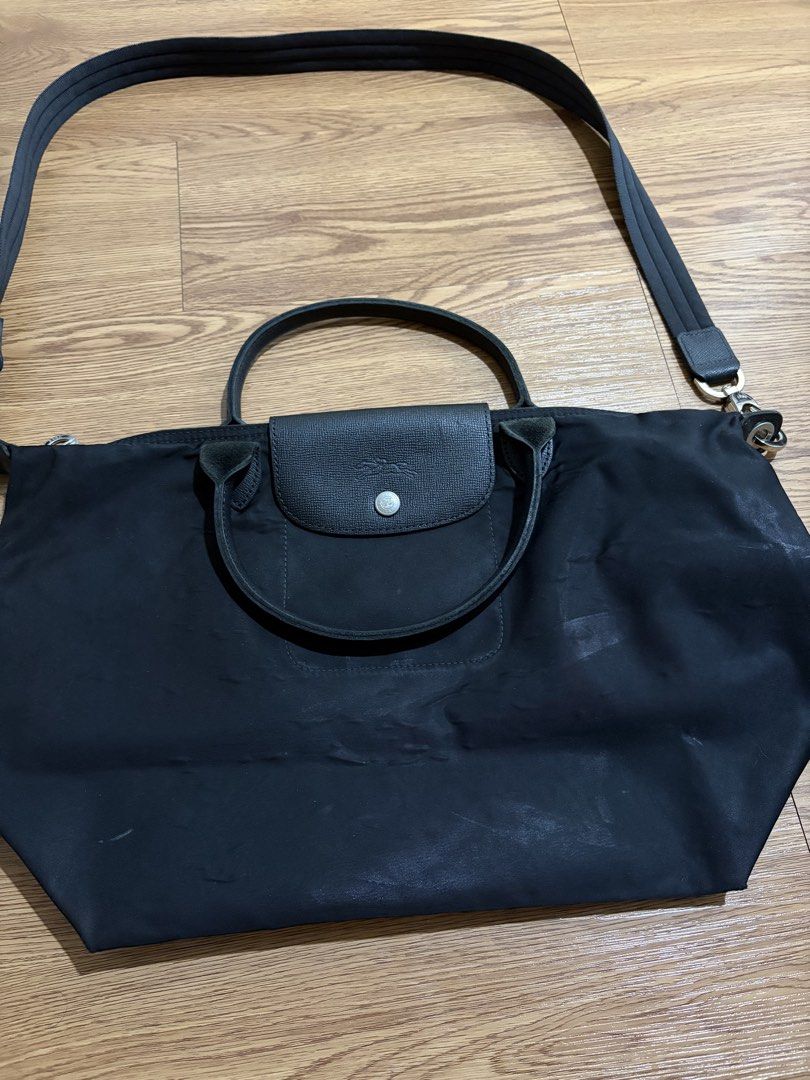 LONGCHAMP Le Pliage Neo Black M (Category: Luxury Bags & Wallets) located in Cainta. Submitted by icrawr (Listing ID 1423450520, Image 3). Description: AUTHENTIC! bought this for around ₱20k rfs: not used anymore issues: can’t remove wrinkles, damaged inner lining location: rizal sf shouldered by buyer: lalamove, jnt.