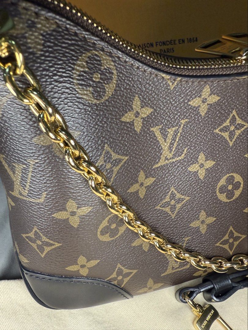 Louis Vuitton Boulogne PM (Category: Luxury Bags & Wallets) located in Manila. Submitted by genzmnl (Listing ID 1423535315, Image 3). Description: The versatile Boulogne PM handbag is made from classic Monogram canvas and features a removable strap, enabling cross-body, long-shoulder and short-shoulder carry. Without its strap, the Boulogne PM becomes a small chain bag or clutch for more formal occasions. It has a double-zip opening and an inside