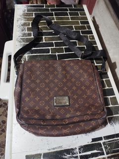 (Category: ) located in . Submitted by dailythriftin (Listing ID 1423516467, Image 1). Description: .