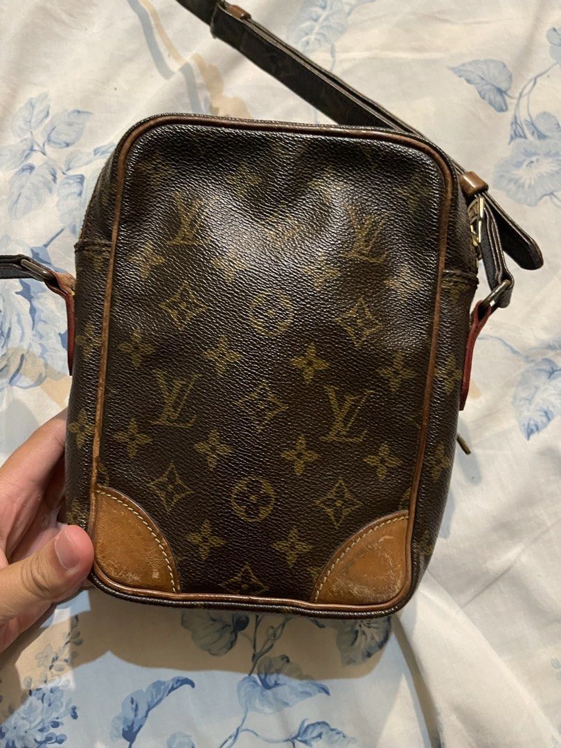 Louis Vuitton Monogram Shoulder Bag (Category: Luxury Bags & Wallets) located in Quezon City. Submitted by shopjito (Listing ID 1423582010, Image 2). Description: Vintage LV Amazon Only issue is 2 missing hardware, other than that no other major issues. Still usable..