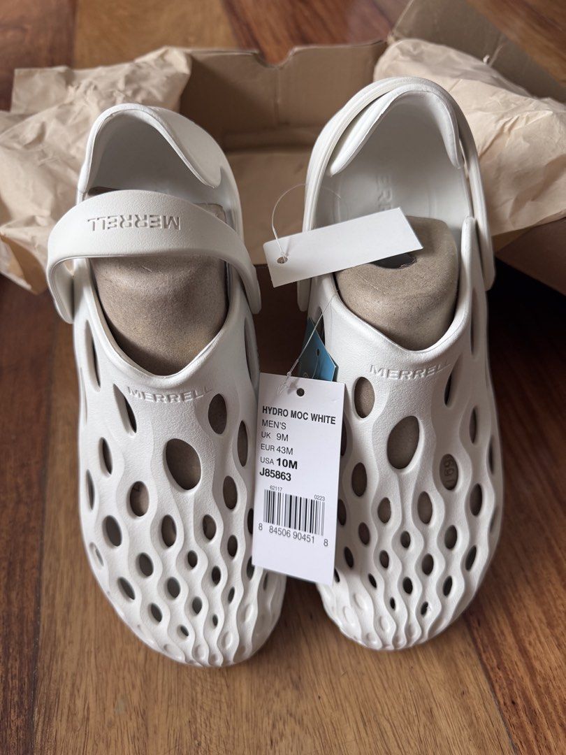 Merrell Hydro Moc White Sandals - Size 10 (Category: Slippers & Slides) located in Quezon City. Submitted by katharus (Listing ID 1423481491, Image 1). Description: - Merrell Hydro Moc sandals - White color - Men's size 10 - Unique, breathable design - Textured sole for grip - Secure strap - Comes with original box and tags Decluttering.