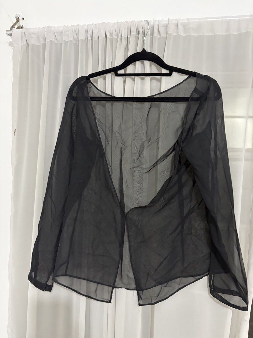 Mesh Black Long Sleeve Cover Up (Category: Longsleeves) located in Quezon City. Submitted by _shopmeg (Listing ID 1423596130, Image 1). Description: - Mesh Black Long Sleeve Cover Up - Size: S - Lightweight and breathable mesh material - Ideal for layering.