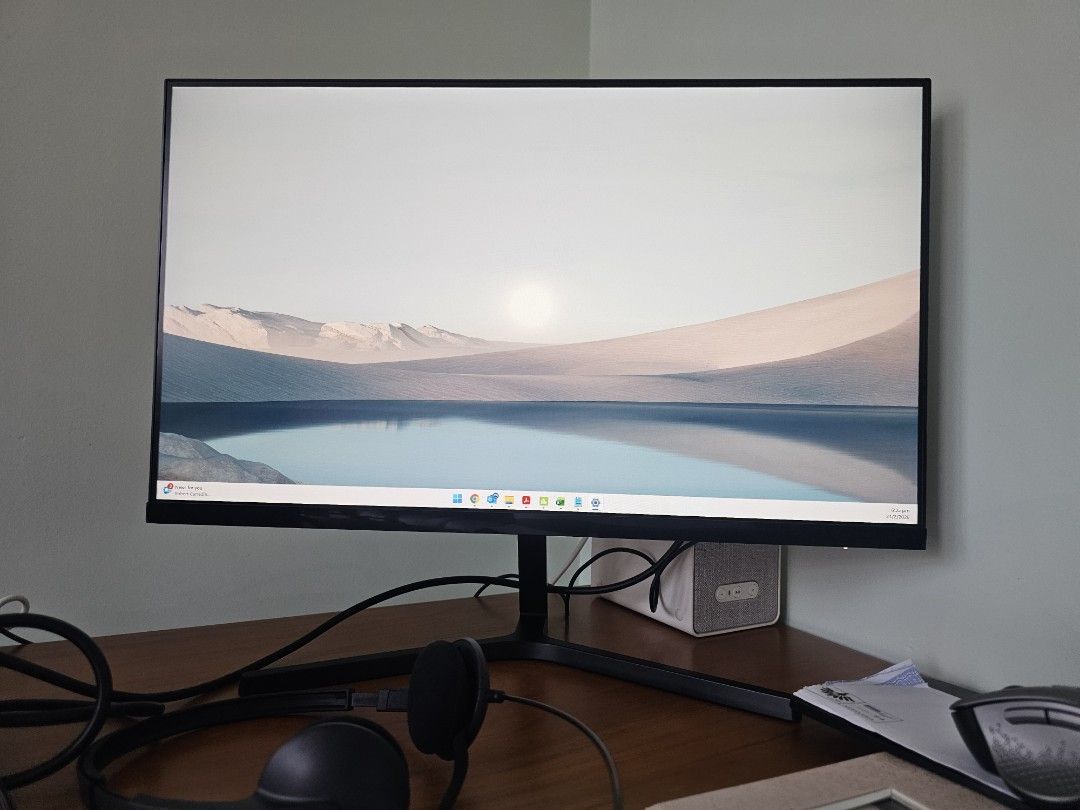 MI 23.8" Monitor - Excellent Condition