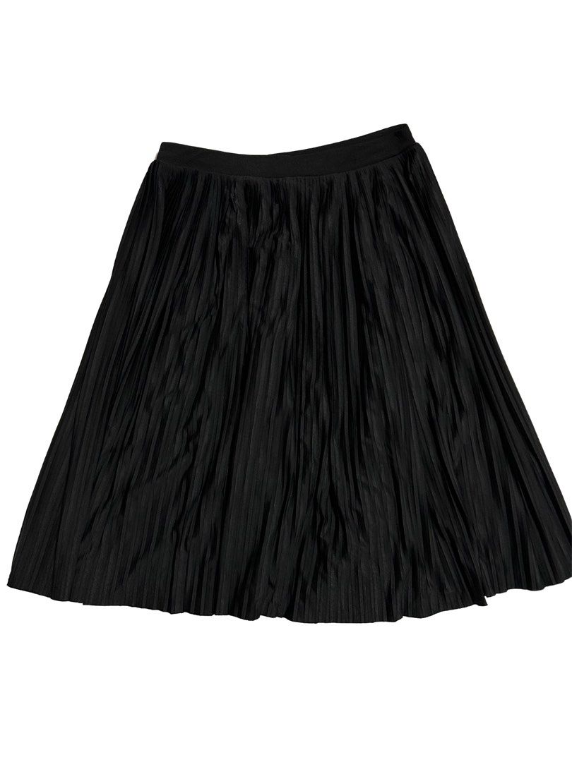 Monki Pleated Skirt XS (Category: Skirts) located in Cavite. Submitted by beeminees (Listing ID 1423439429, Image 1). Description: - Monki black pleated skirt - Size: XS - Waist: Approximately 13 inches across - Length: Approximately 22 inches - Material: 100% polyester - Great for casual or dressy outfits.