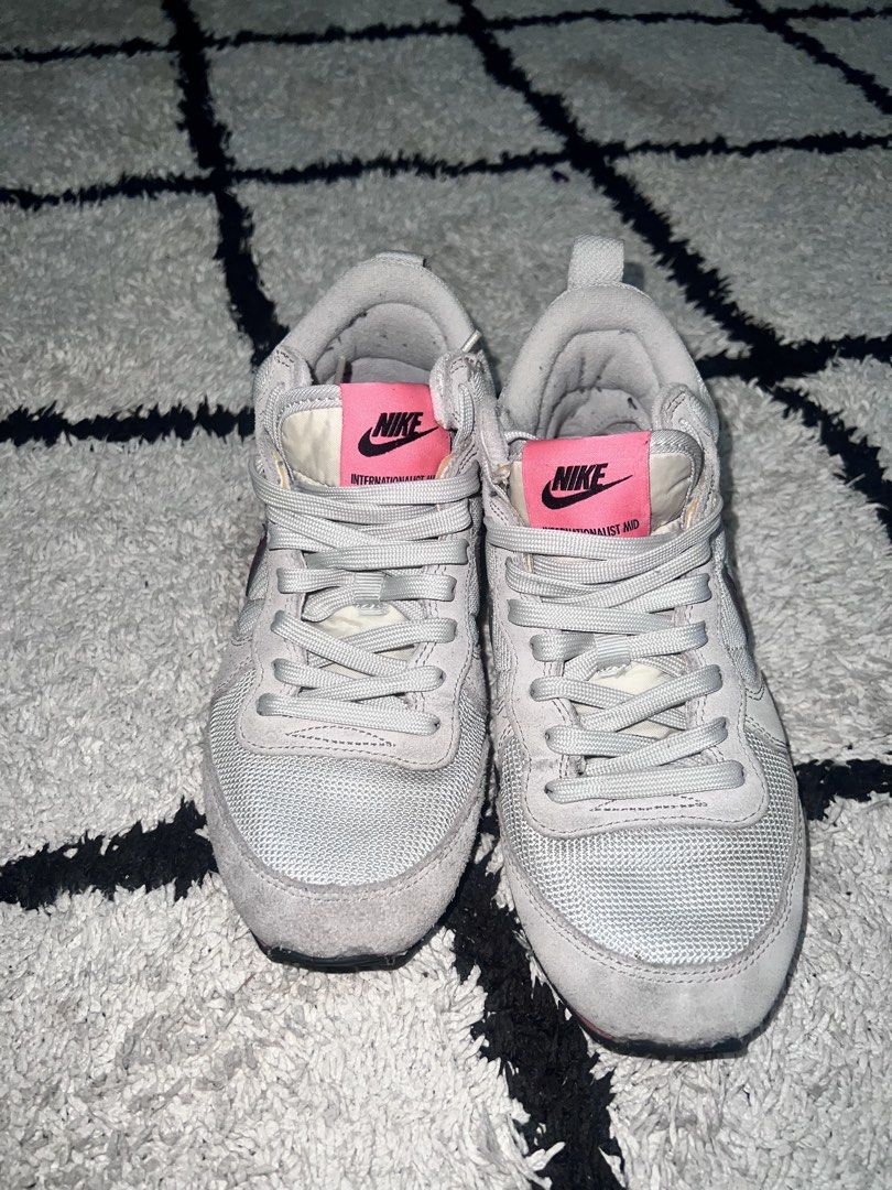 Nike INTERNATIONALIST middo naiki (Category: Everything Else Others) located in Guiguinto. Submitted by ambershelb75728 (Listing ID 1423587430, Image 2). Description: SIZE 7 AS IS GAMIT N PO.. Malinis at magagamit po ng maaus. .