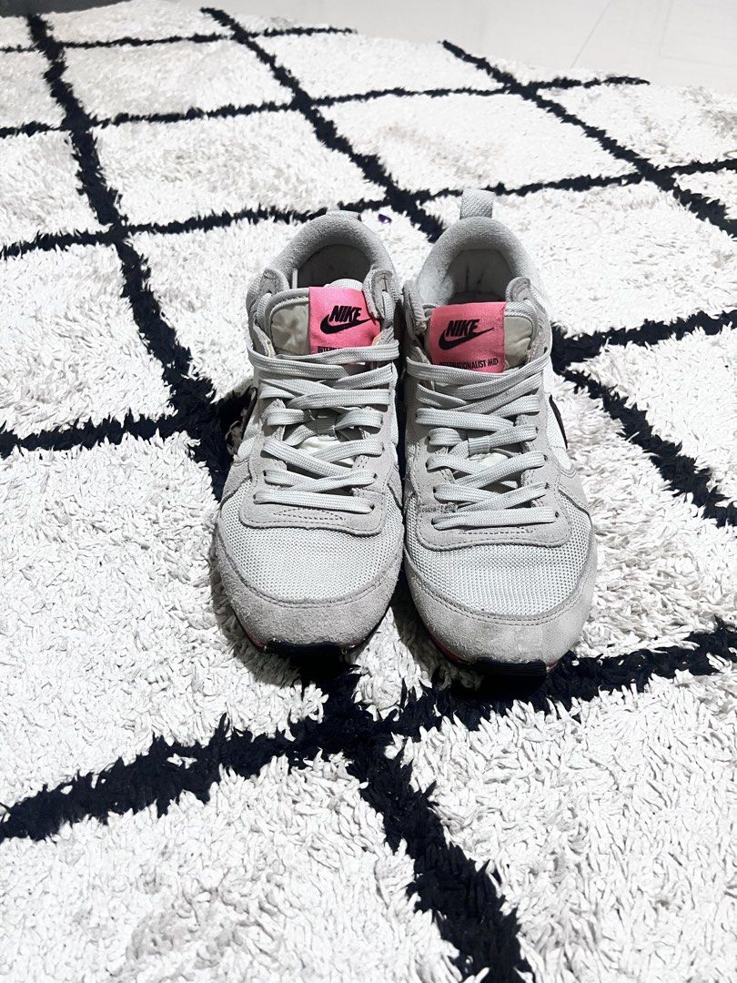 Nike INTERNATIONALIST middo naiki (Category: Everything Else Others) located in Guiguinto. Submitted by ambershelb75728 (Listing ID 1423587430, Image 1). Description: SIZE 7 AS IS GAMIT N PO.. Malinis at magagamit po ng maaus. .