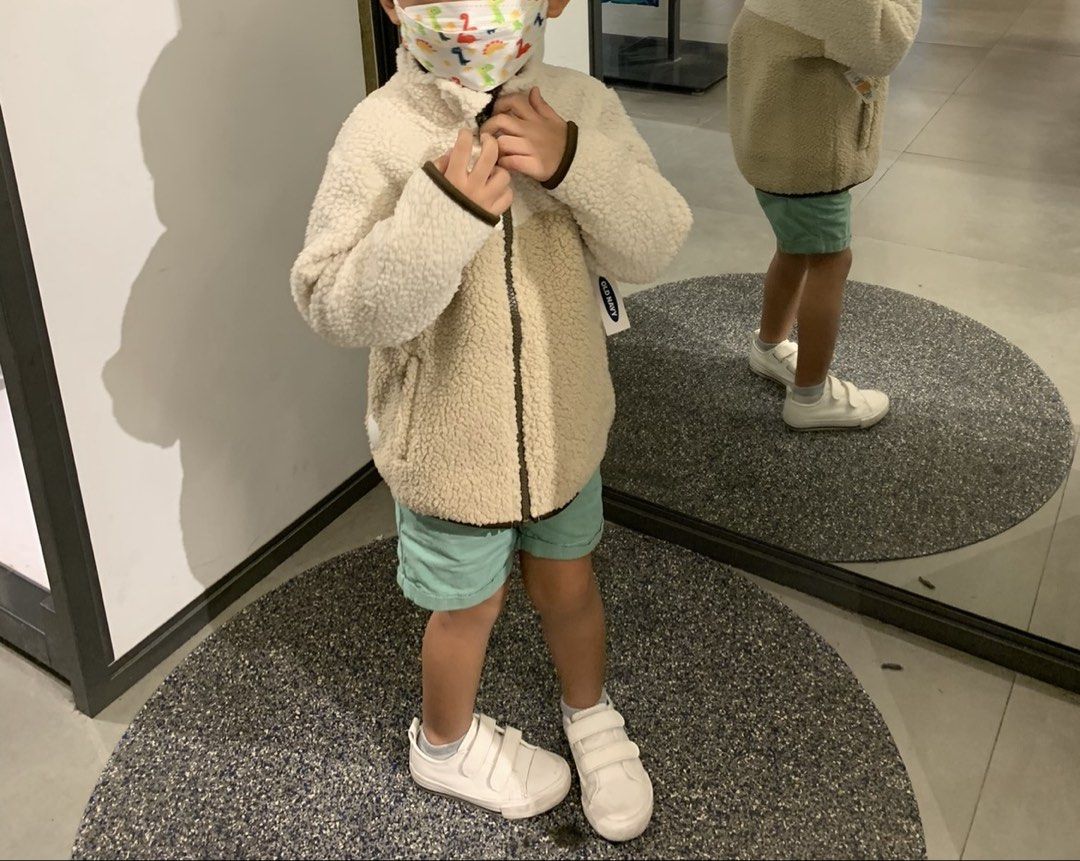 Old Navy Fleece Kids Jacket - Size 4T (Category: Babies & Kids Fashion) located in Mandaluyong City. Submitted by zoecabrera (Listing ID 1416083348, Image 1). Description: - Old Navy fleece jacket - Size: 4T - Colors: Cream and beige - Features: Full zipper, two front pockets - Made in Vietnam.