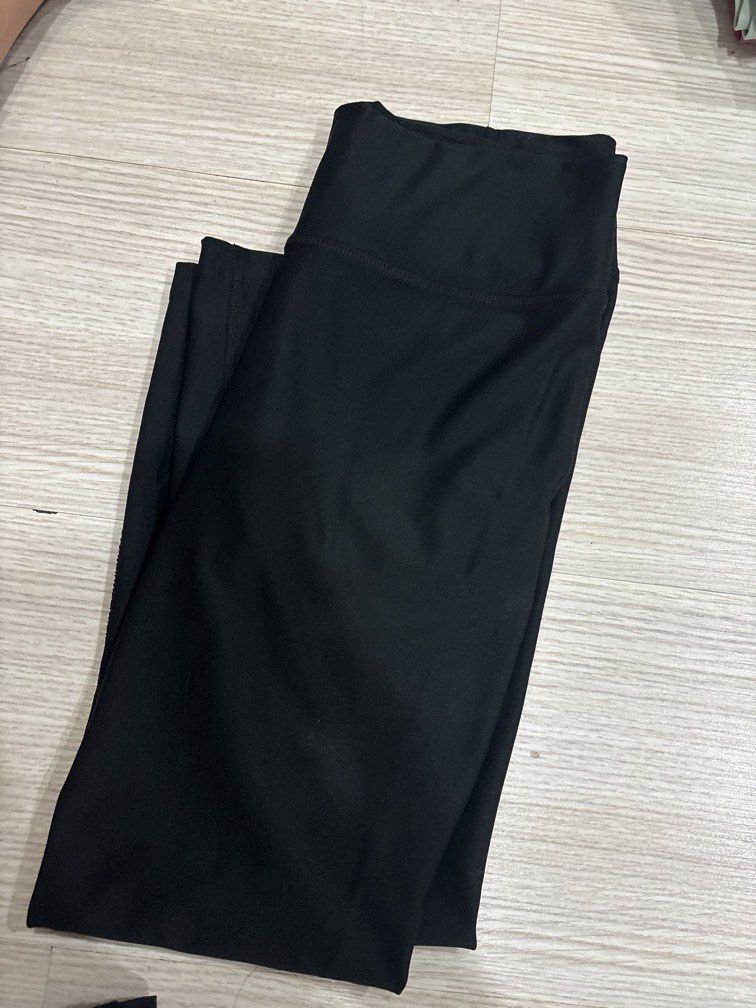 Orginal Nike Dri - Fit Leggings (Category: Activewear) located in Mandaluyong City. Submitted by 2goodfinds (Listing ID 1423534517, Image 1). Description: Original Nike Dri - Fit leggings / joggers DM me for more details .