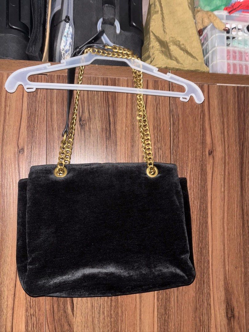 Peacebird Black Velvet Chain Bag (Category: Purses & Pouches) located in Manila. Submitted by dnash29 (Listing ID 1423444155, Image 2). Description: .