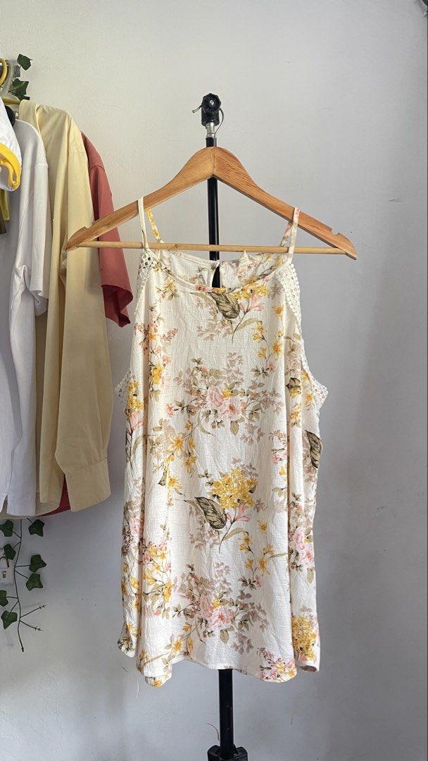 Perch by Blu-Pepper Floral Top 2XL (Category: Blouses) located in Taguig. Submitted by chieespace (Listing ID 1423445128, Image 1). Description: - Perch by Blu-Pepper floral top - Halter neck design with lace detailing - Size: 2XL - Made in Vietnam - Color: White base with yellow, pink, and brown floral patterns - Sleeveless with thin straps.